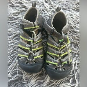 Keen Sandals Boys size 13 green gray Hiking Shoes. Very good used condition.